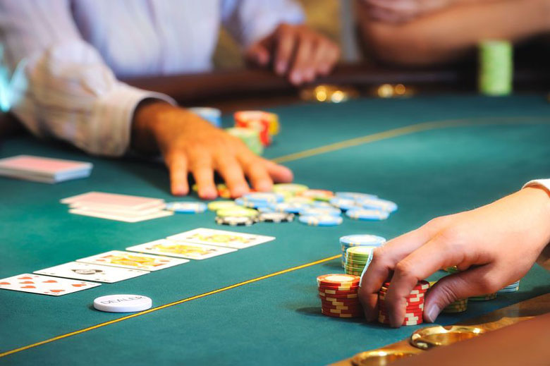 Propinas? Cuánto dinero se debe dar en el poker en vivo?